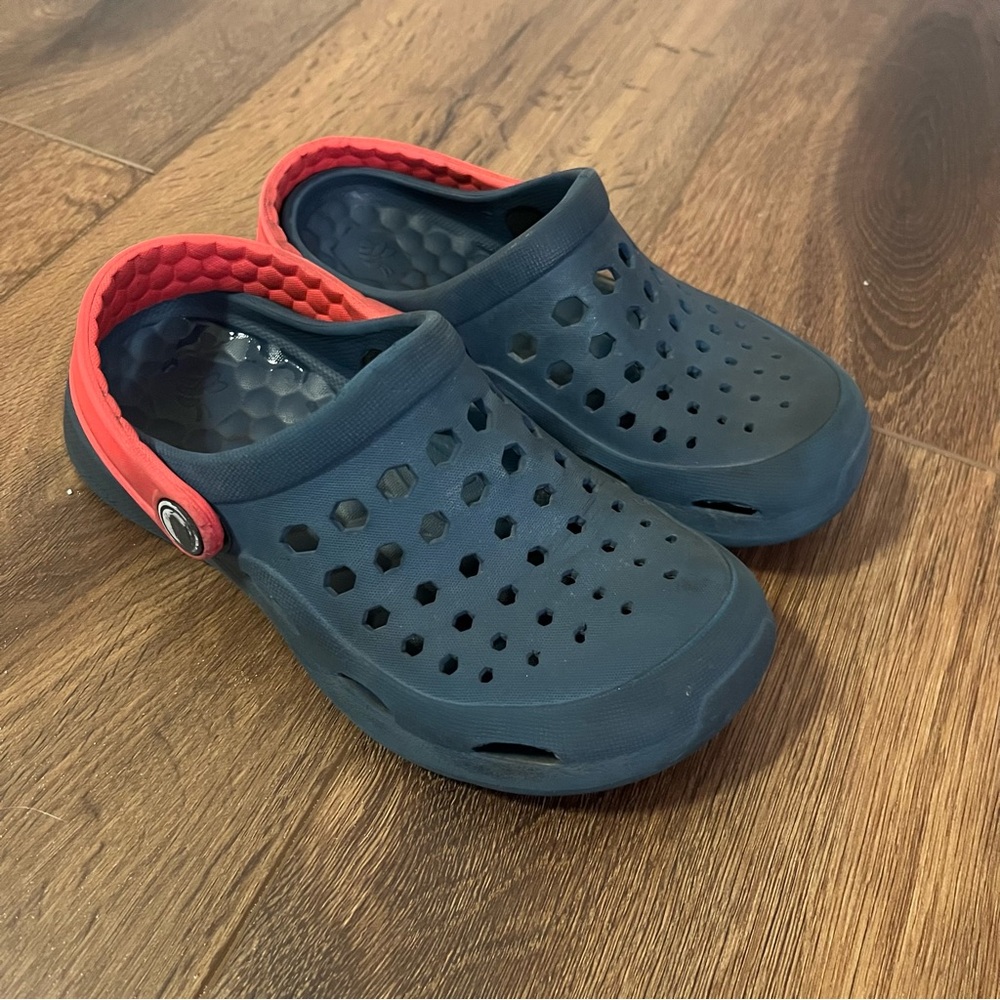 Joybees blue & red slip on foam clogs, size 12